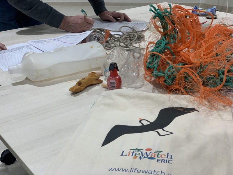 LifeWatch citizen scientists got in-depth training on plastic